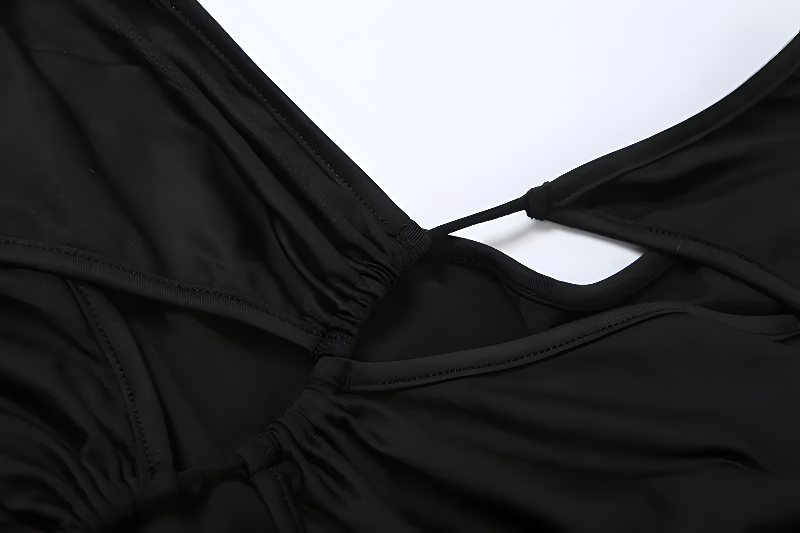 La mini-robe froncée à découpes « Nightcrawler »